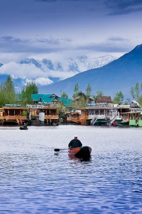 High-flying Kashmir Tour with Ladakh